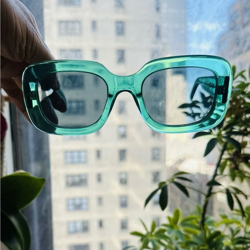Rare Kenzo Translucent emerald/kelly Green retro square sunglasses. Unisex